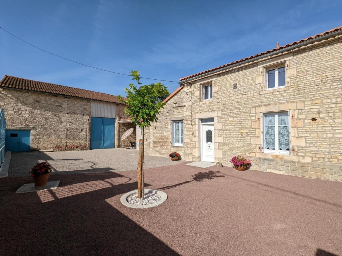 Maison Lumineuse Avec Cour Privative, Proche Sites Culturels, Tout Confort, Equipe Bebe, Wifi Inclus - Fr-1-653-98 Puyreaux Екстериор снимка