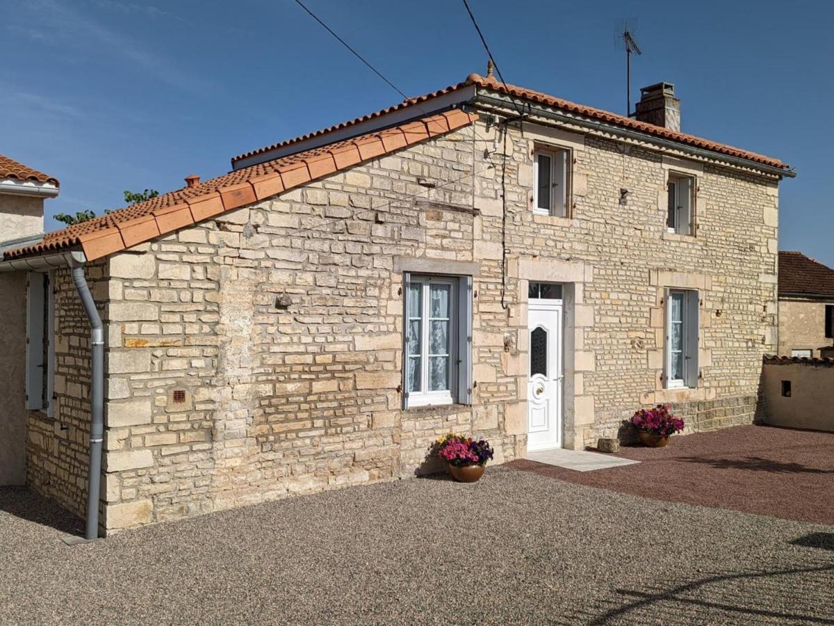 Maison Lumineuse Avec Cour Privative, Proche Sites Culturels, Tout Confort, Equipe Bebe, Wifi Inclus - Fr-1-653-98 Puyreaux Екстериор снимка